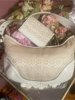 Coach vintage Beige & White Signature Hobo with Matching Pouch